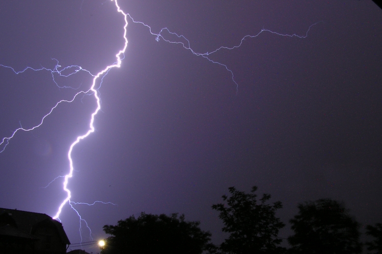 Hőség - Hétfőre a kánikula és az eső miatt figyelmeztetéseket adott ki a meteorológia