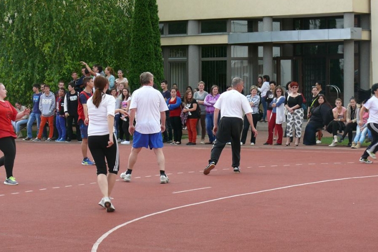 Tanár -diák kézilabda a nagyszünetben