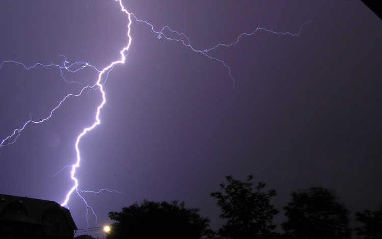 Hőség - Hétfőre a kánikula és az eső miatt figyelmeztetéseket adott ki a meteorológia