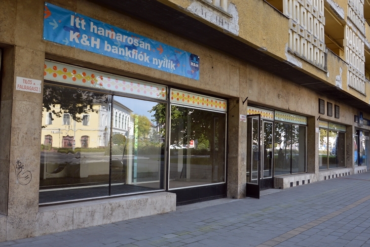 Nagyobb üzletbe költözik a K&H Bank